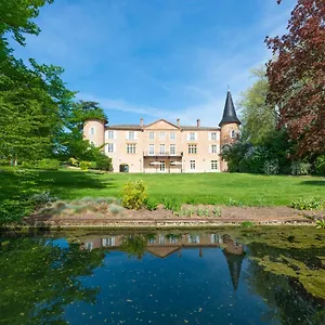  Hébergement de vacances Château De Champ-renard